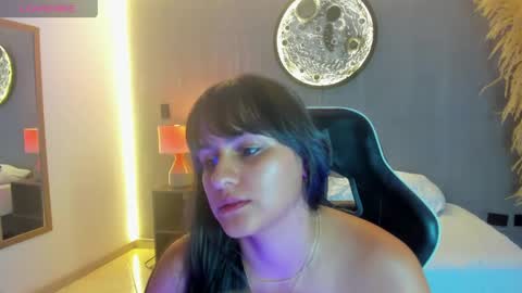 V I C T O R I A  online show from 05/22/26, 12:55