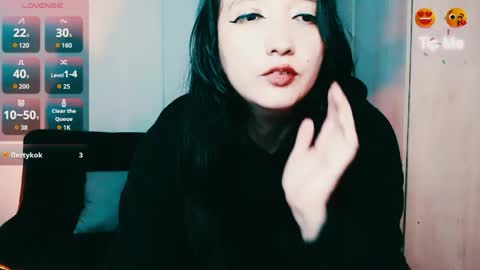Snapshot of victoria_smile_ chatting on 05/05/26, 11:13 Victoria online show from 05/05/26, 11:13