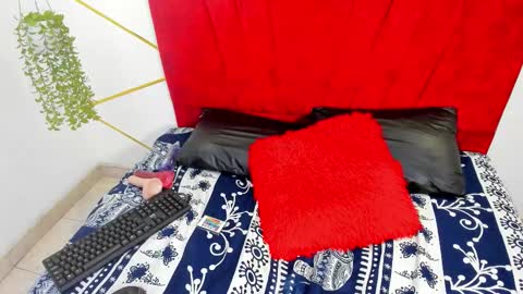 victoriaa_anderson_ online show from 12/19/25, 12:17