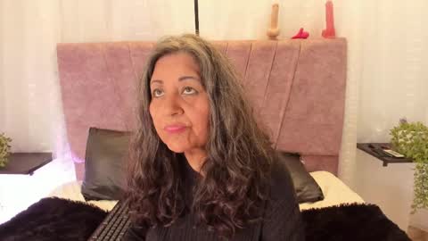 victoriaa_anderson_ online show from 04/15/26, 07:58