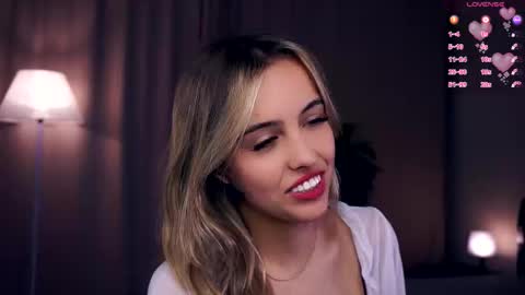 Snapshot of victoriadreamtt chatting on 09/18/25, 07:27 Anasteisha Day Helen Night online show from 09/18/25, 07:27