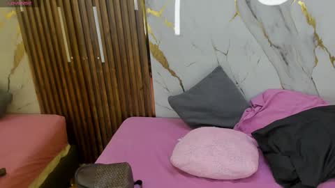 Victoria  online show from 11/20/25, 08:30