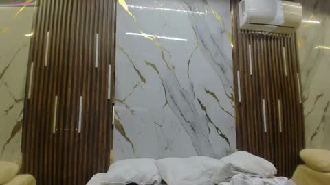 Victoria  online show from 04/20/26, 09:05