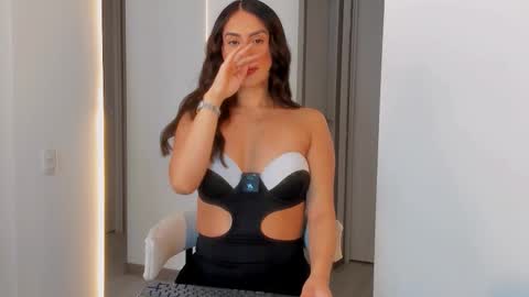 Vcitoria online show from 11/28/25, 11:51