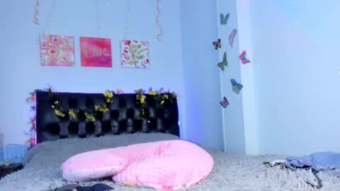 Snapshot of victorialarson2 chatting on 11/07/25, 11:05 Victoria Larson - Independient Model online show from 11/07/25, 11:05