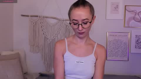 Victoria online show from 10/22/25, 05:52