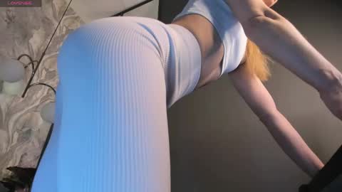 Victoria online show from 04/22/26, 06:05