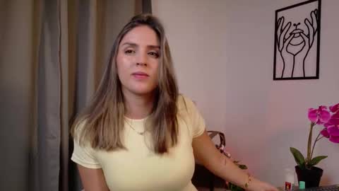 VictoriaNova online show from 02/12/26, 04:35