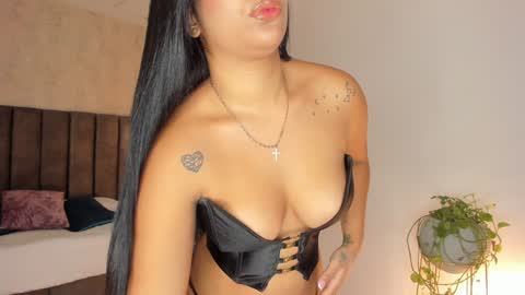 Snapshot of victoriaregia1 chatting on 01/18/25, 11:43 Maria Victoria online show from 01/18/25, 11:43