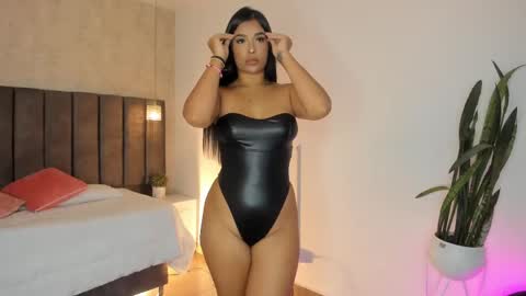 Snapshot of victoriaregia1 chatting on 02/22/25, 11:35 Maria Victoria online show from 02/22/25, 11:35