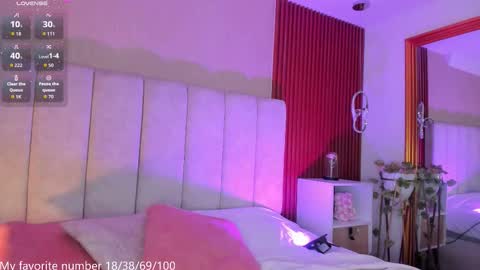 Snapshot of victoriaregia1 chatting on 10/07/25, 11:29 Maria Victoria online show from 10/07/25, 11:29