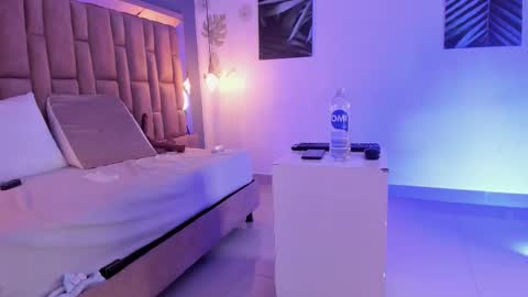 Victoria  online show from 09/19/25, 01:12