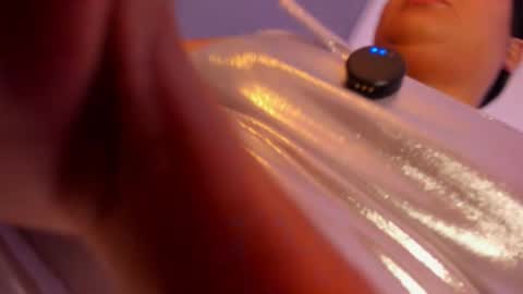 Victoria  online show from 11/28/25, 01:14