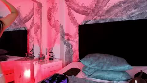 victoriasanz_ online show from 12/19/25, 06:09