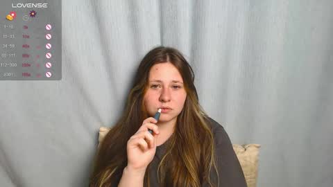 Snapshot of victoriassecrets_ chatting on 09/26/25, 10:25 victoriassecrets_ online show from 09/26/25, 10:25