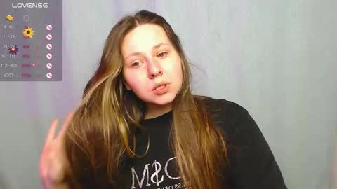 Snapshot of victoriassecrets_ chatting on 10/03/25, 01:41 victoriassecrets_ online show from 10/03/25, 01:41