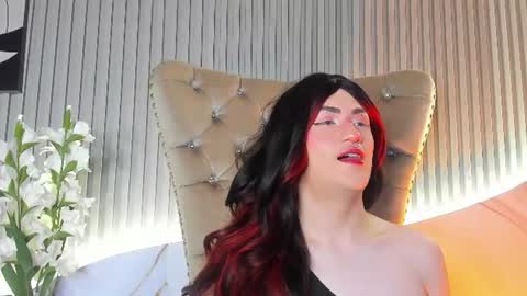 Snapshot of victoriastrom_ chatting on 06/17/26, 01:01 victoriastrom online show from 06/17/26, 01:01