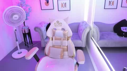 Snapshot of victoriia_doll chatting on 02/09/26, 12:20 Victoria. online show from 02/09/26, 12:20