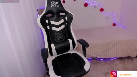 V  I C  T O R I A  online show from 11/19/25, 06:41