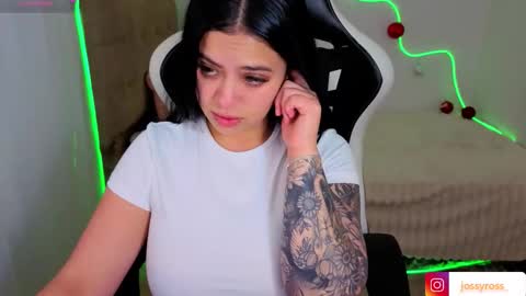 V  I C  T O R I A  online show from 11/25/25, 07:14