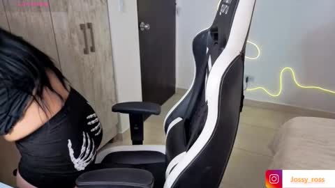 V  I C  T O R I A  online show from 02/26/26, 10:42