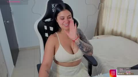 V  I C  T O R I A  online show from 04/28/26, 07:52