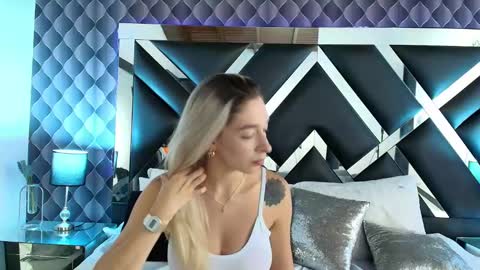 victtoria lee online show from 02/19/25, 06:54