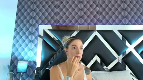 victtoria lee online show from 02/22/25, 12:16