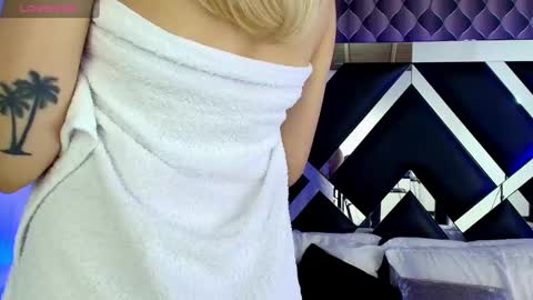 victtoria lee online show from 03/01/25, 11:15