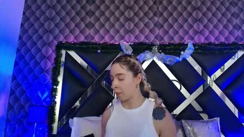 victtoria lee online show from 12/18/25, 07:09