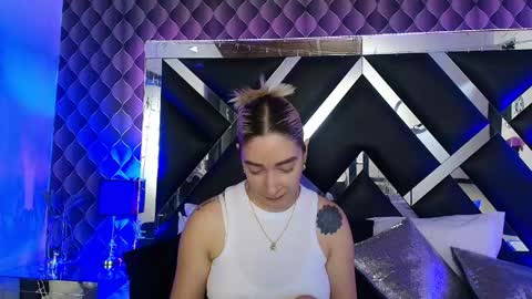 victtoria lee online show from 04/20/26, 07:04