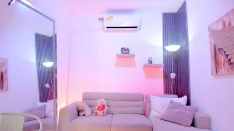 Snapshot of vienah_louis chatting on 02/25/26, 02:54 vienah_louis online show from 02/25/26, 02:54