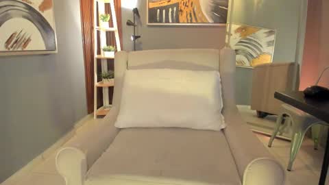 Snapshot of vienah_louis chatting on 02/27/26, 02:55 vienah_louis online show from 02/27/26, 02:55