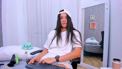 viictoriiasaenz online show from 03/27/26, 05:02