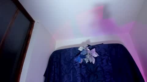 Snapshot of viioleett_cum chatting on 10/15/25, 01:00 viioleett_cum online show from 10/15/25, 01:00