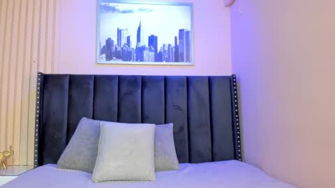 Viiolett online show from 02/02/25, 08:30