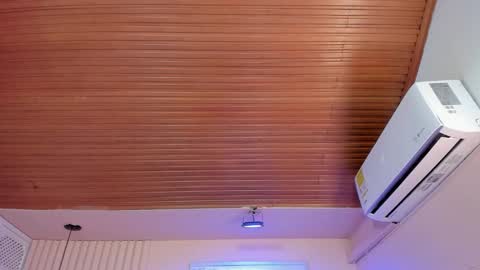 Viiolett online show from 10/16/25, 08:32