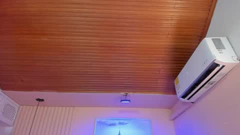 Viiolett online show from 10/26/25, 07:42