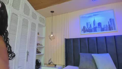 Viiolett online show from 11/22/25, 09:25