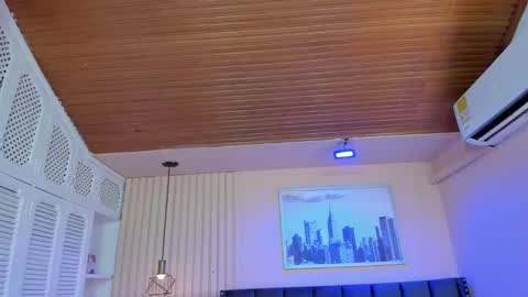 Viiolett online show from 12/22/25, 07:22