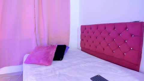 Snapshot of viiolett_lee_ chatting on 05/08/26, 08:58 Violet online show from 05/08/26, 08:58