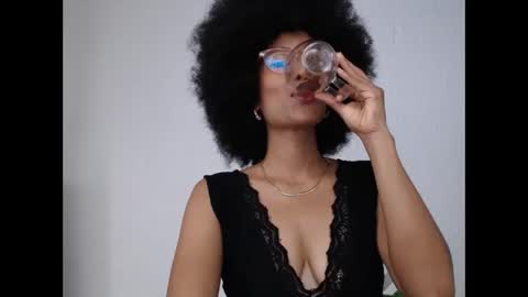 viiolettaaa online show from 04/16/26, 07:58