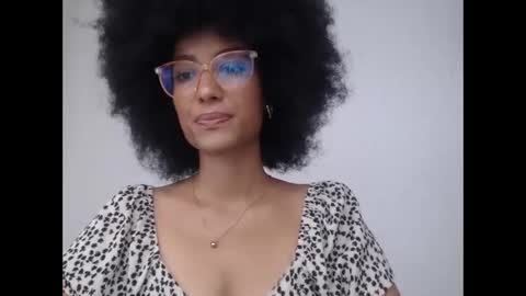 viiolettaaa online show from 04/21/26, 08:01