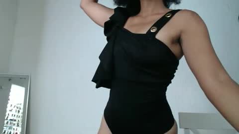 viiolettaaa online show from 04/27/26, 07:56