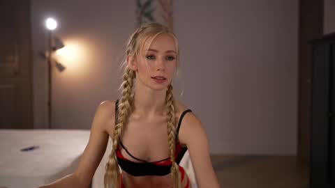 Snapshot of vika54784 chatting on 10/31/25, 05:52 vika54784 online show from 10/31/25, 05:52