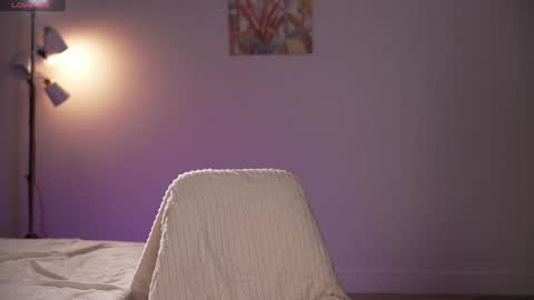 Snapshot of vika54784 chatting on 11/13/25, 04:55 vika54784 online show from 11/13/25, 04:55