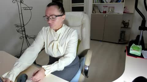 Ukrainian-woman online show from 11/17/25, 05:46