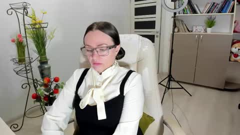 Ukrainian-woman online show from 11/28/25, 07:00