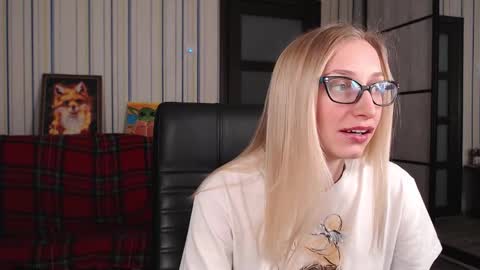 Vika online show from 10/19/25, 07:14