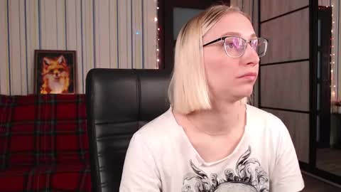 Snapshot of vikaericka chatting on 02/14/26, 10:34 Vika online show from 02/14/26, 10:34